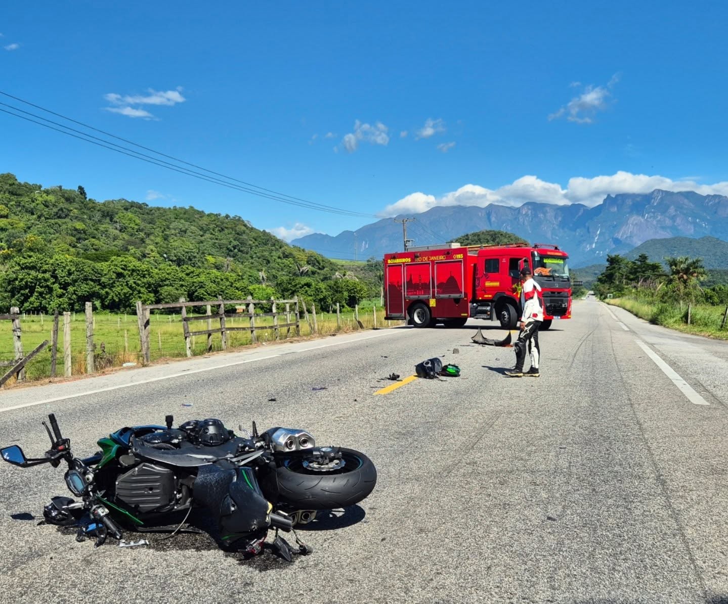 Grave: Motociclista morre após colisão na RJ-122