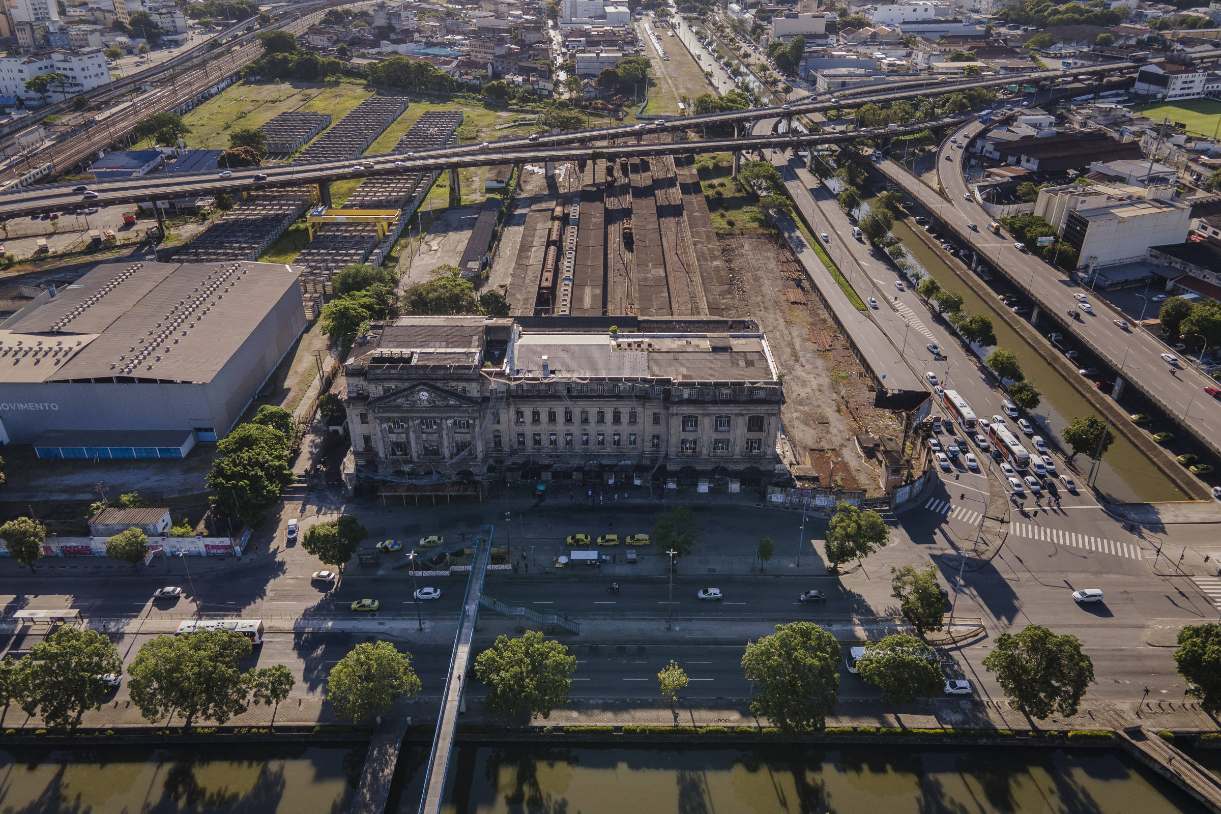 Vista aérea da Estação Leopoldina e seu enorme pátio ferroviário