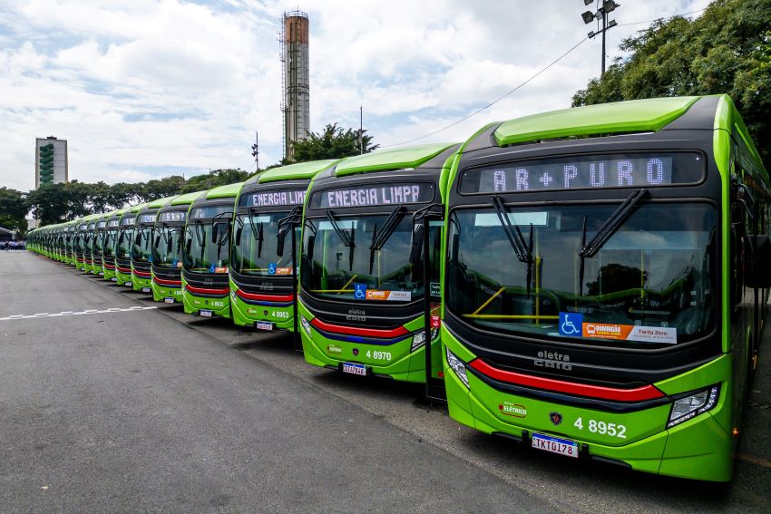 Ônibus em circulação no bairro