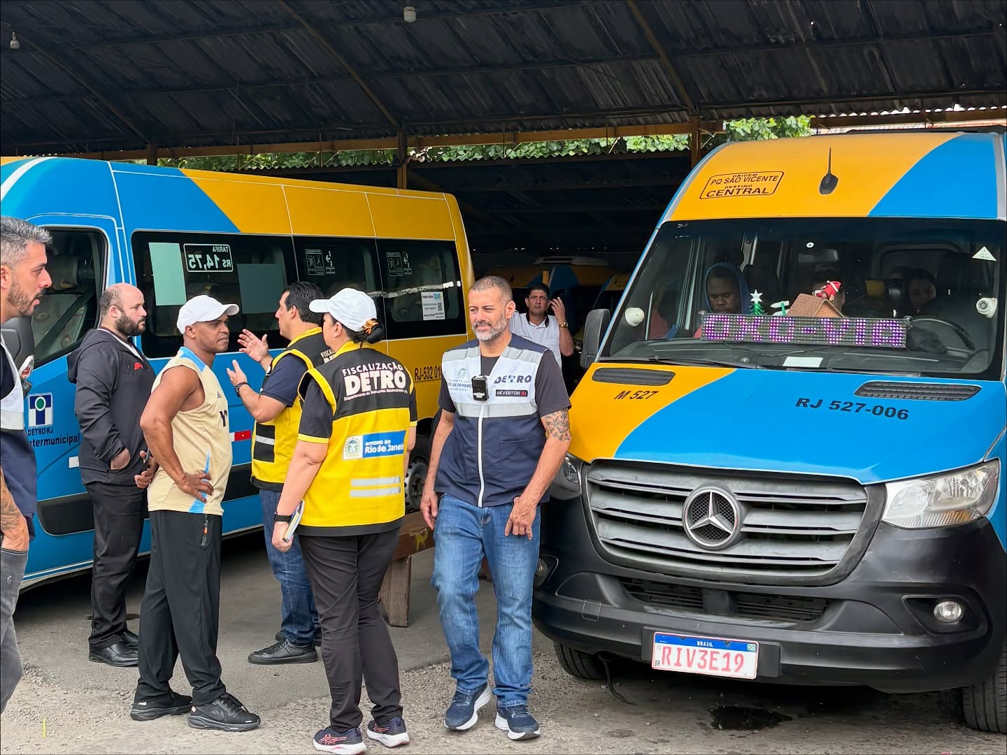 Pesadelo no transporte: Passagem de van sobe nesta quarta e sufoca ainda mais o bolso do trabalhador de Guapimirim