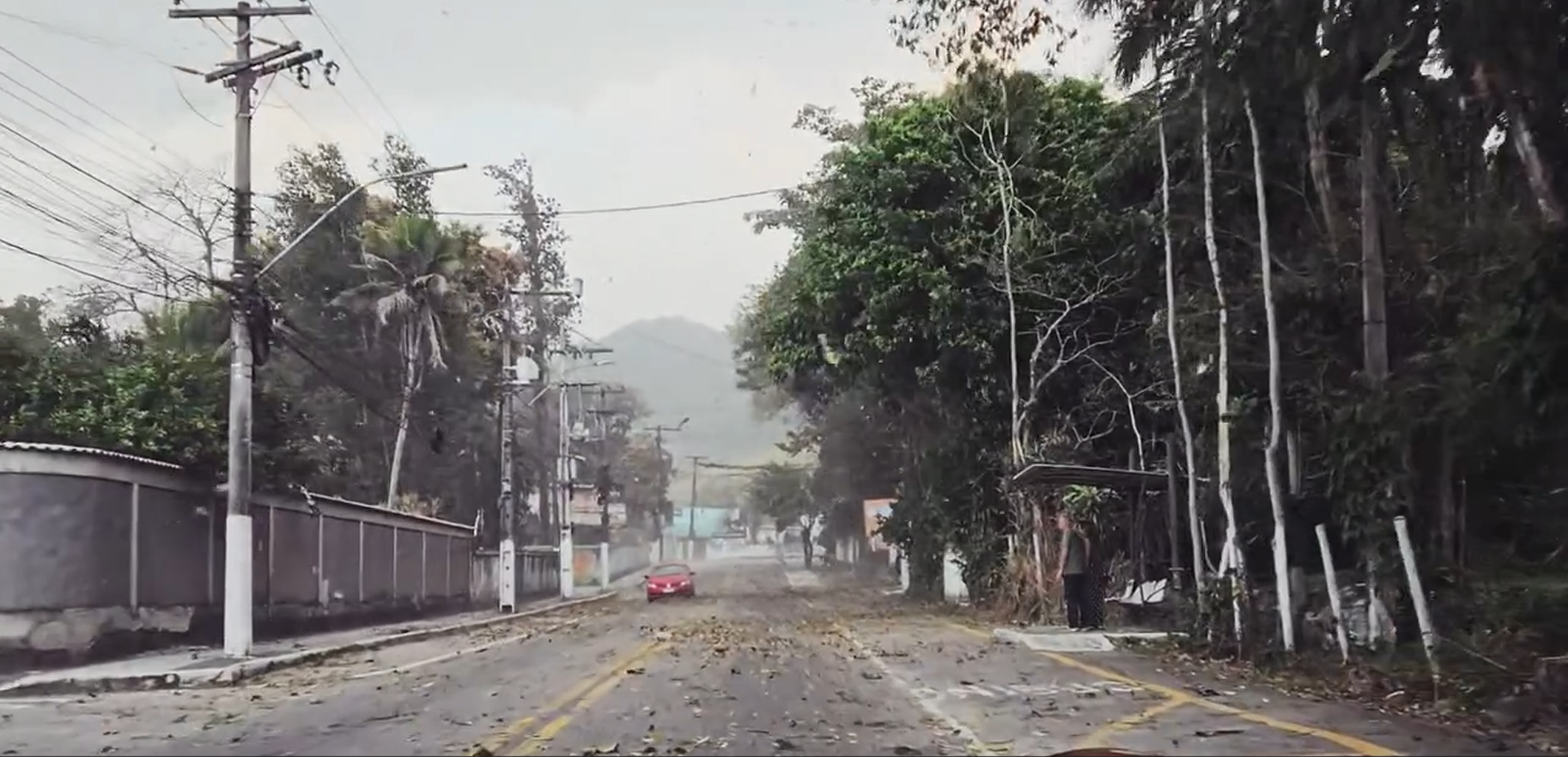 Ventania e queda de árvores interrompem circulação de trens em Guapimirim